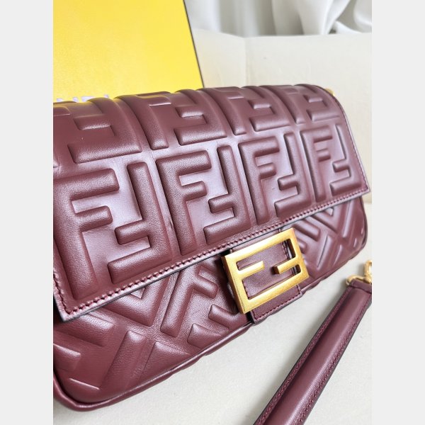 7 Star fendi Iconic Baguette Medium bag 211