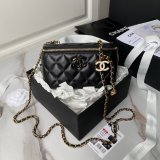 Top Quality Vanity AP3940 Classic Chain Replica Bag Black/White